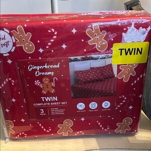 NWT twin sheet set Gingerbread dreams
